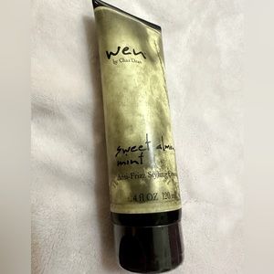 Wen sweet almond mint anti frizz styling cream